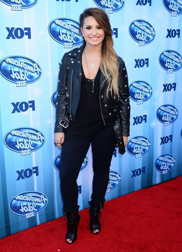 25P Demi Lovato Fit As Fuck 4