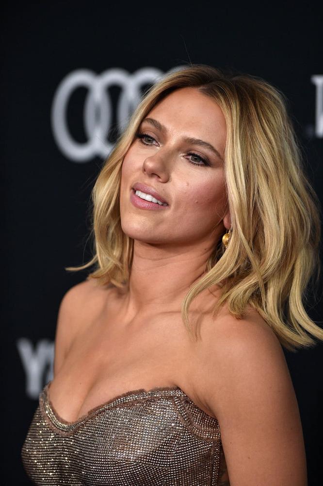 22P Scarlett in BLING BLING SKIN TIGHT AS FUCK