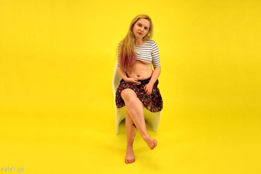 25P Buxom blonde T strips off in the studio