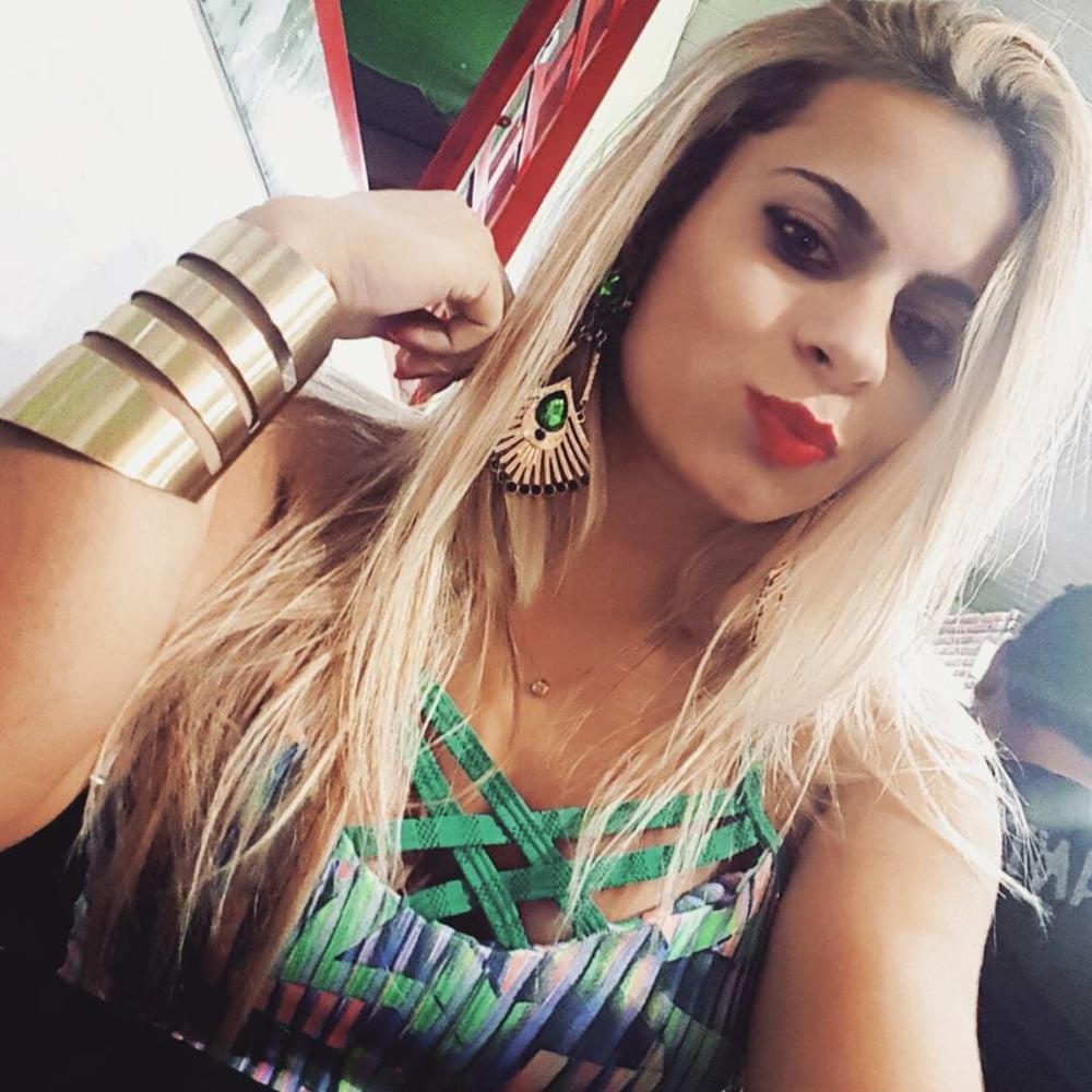 25P Vivian Hot Latina Bombshell Amateur