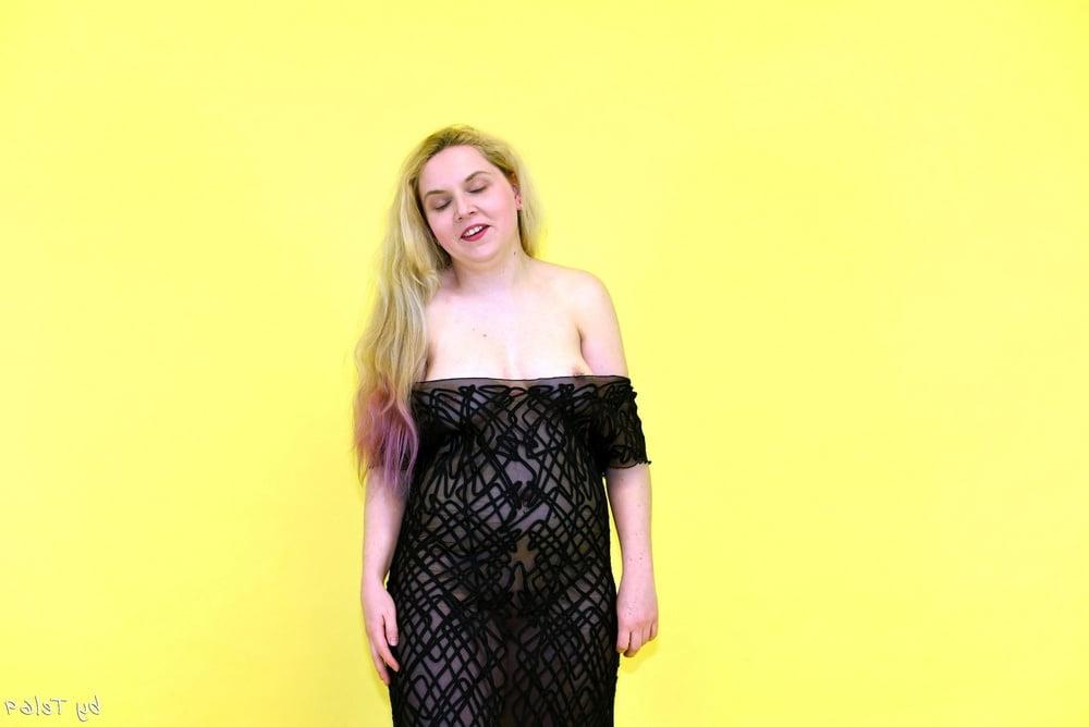 25P Buxom blonde T strips off in the studio again
