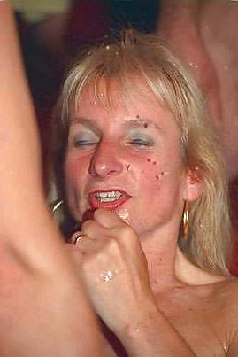 25P Dutch CumQueen Anneke