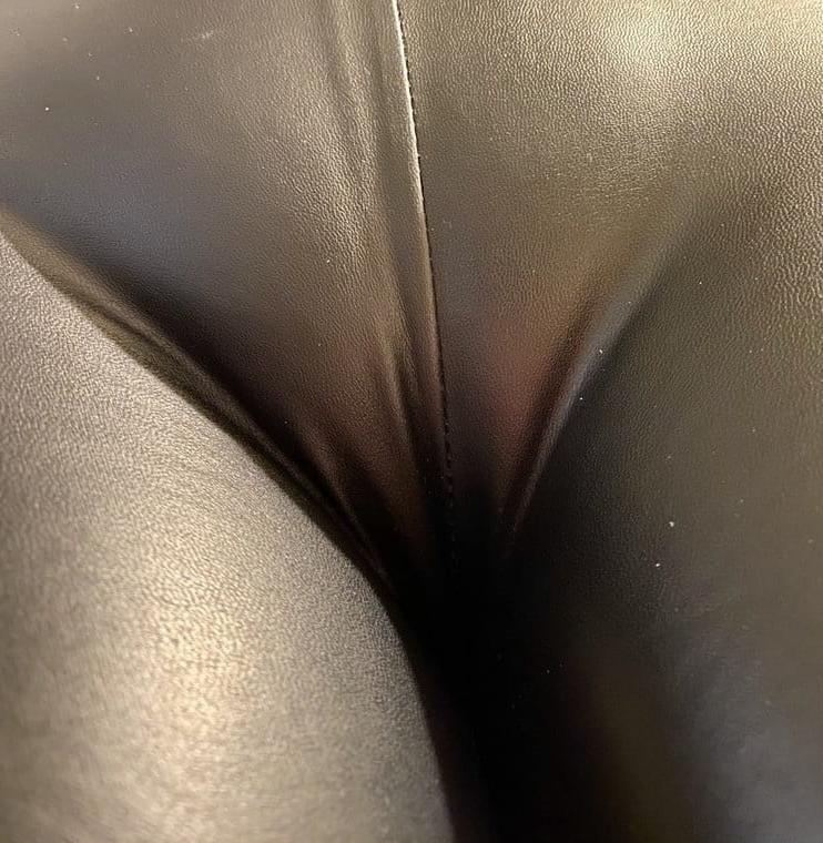 25P Leather cameltoe 10
