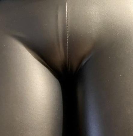 25P Leather cameltoe 10