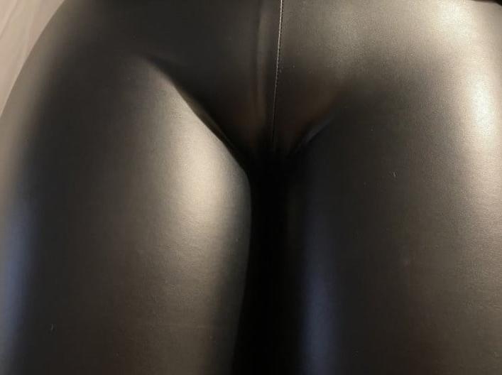 25P Leather cameltoe 10