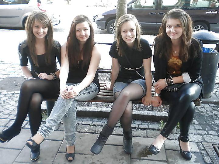 25P love sexy women on benches