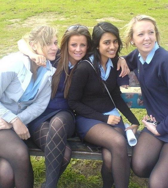 25P love sexy women on benches