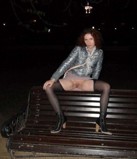 25P love sexy women on benches