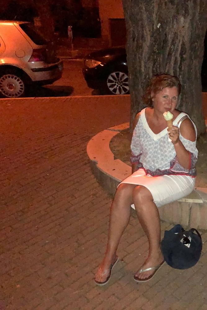 14P Dutchy cucky exposing her wife
