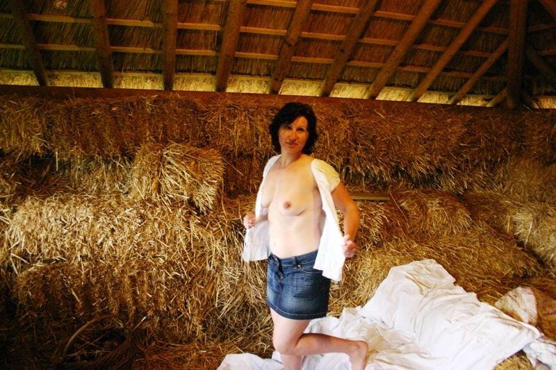 14P Dutchy cucky exposing her wife