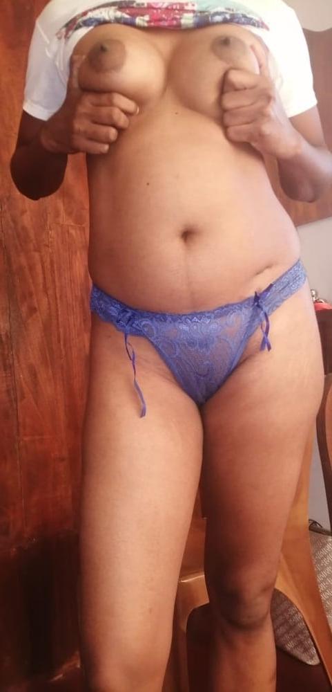 6P SL Wife Show Her New Thongs