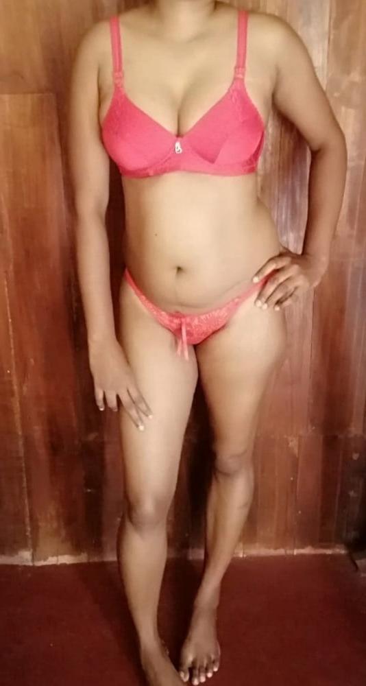 6P SL Wife Show Her New Thongs
