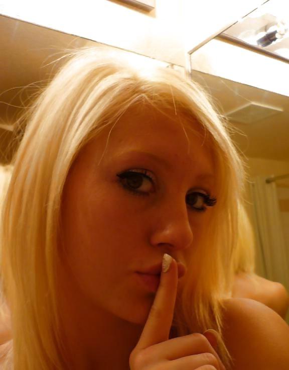 20P BLONDE BOMBSHELL 