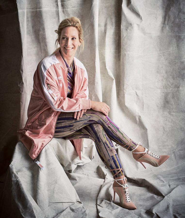 25P Dutch Presenter &amp; Hockey Player - Helene Hendriks 3