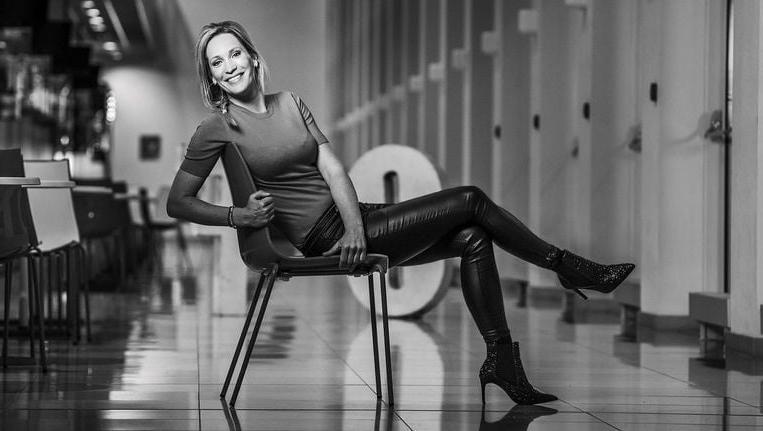 25P Dutch Presenter &amp; Hockey Player - Helene Hendriks 3