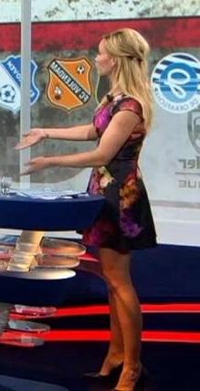 25P Dutch Presenter &amp; Hockey Player - Helene Hendriks 3