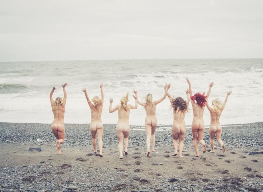 11P Netball naked calendar