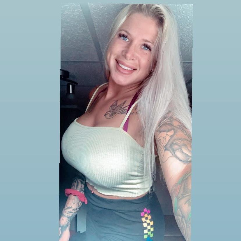 8P Busty 34DDD bombshell Sara