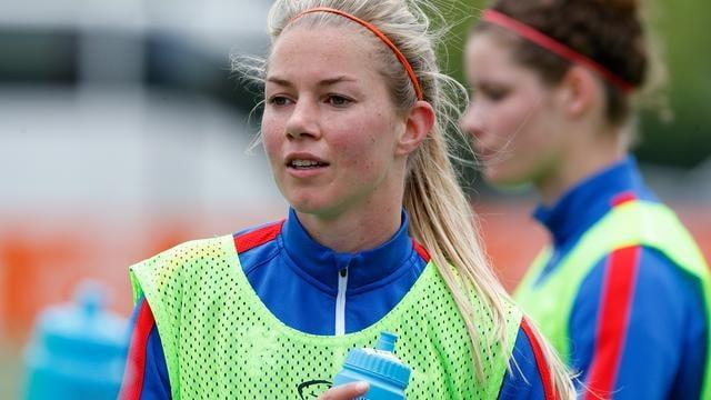 25P Dutch Football Player (Oranje Leeuwin) Anouk Hoogendijk