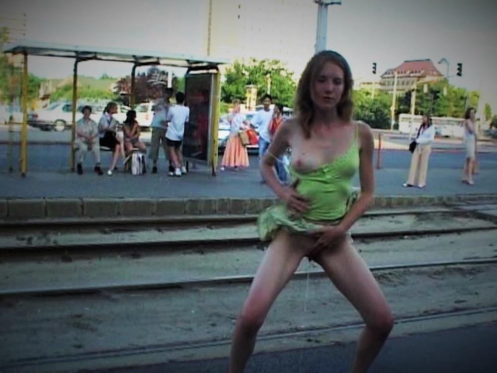 25P Public exhibit outdoor strangers teasing dogging flash