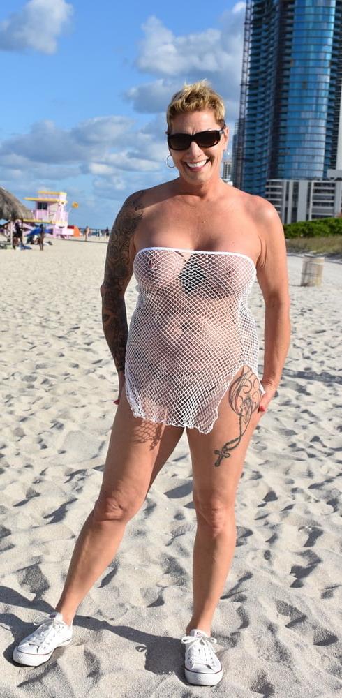 25P Public exhibit outdoor strangers teasing dogging flash