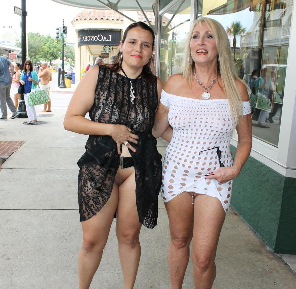 25P Public exhibit outdoor strangers teasing dogging flash