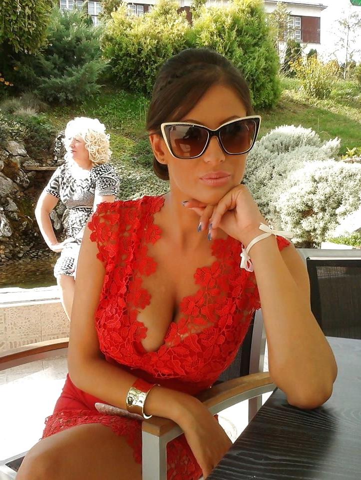 10P MILFS I'd love to fool around with...