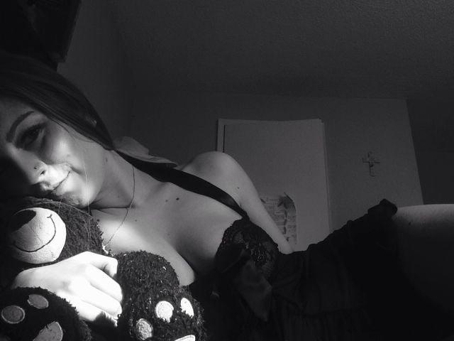 25P Canadian Slut Nicky from Toronto exposed!