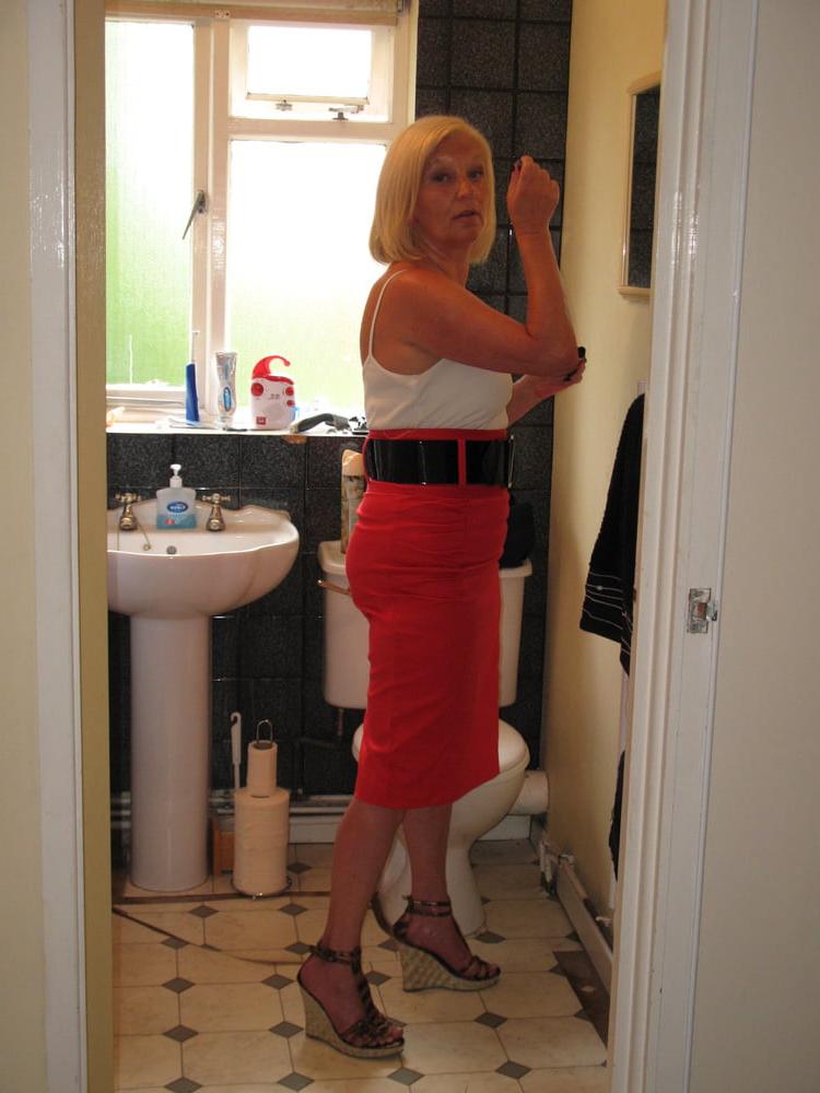 25P Blonde mature whore getting ready to fuck