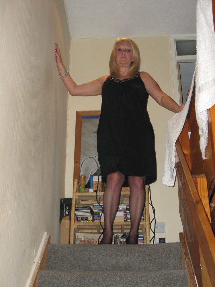 25P Blonde mature whore getting ready to fuck