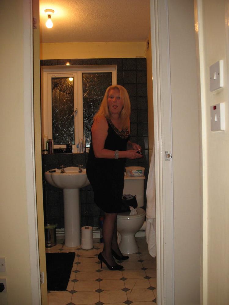 25P Blonde mature whore getting ready to fuck