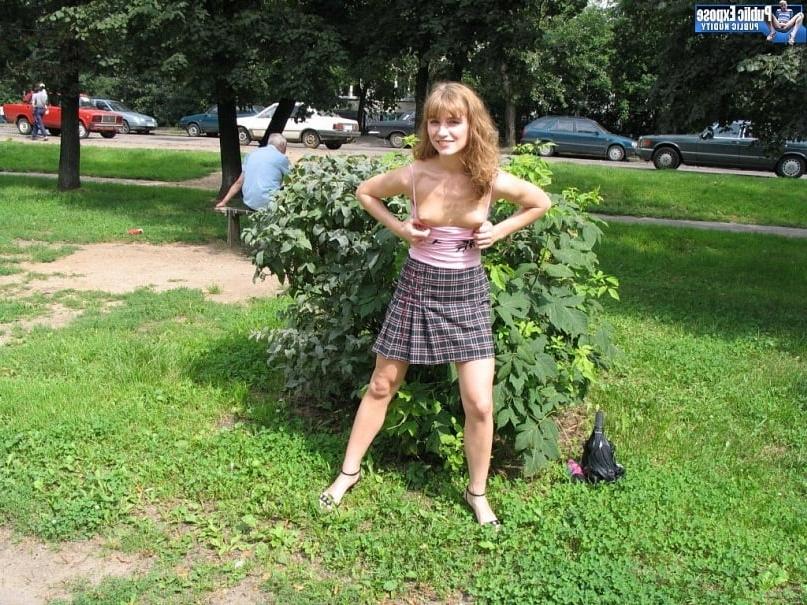 25P Girl in the Park shows her pussy