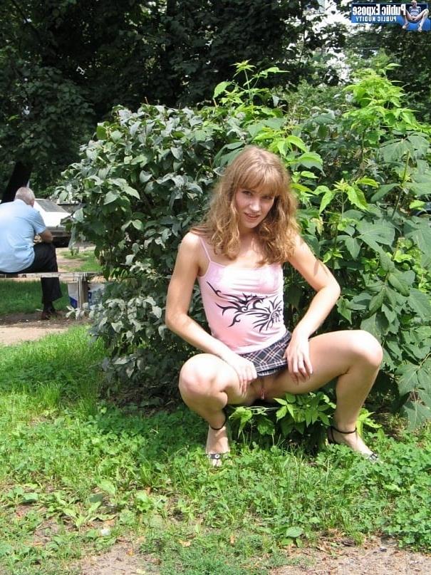 25P Girl in the Park shows her pussy