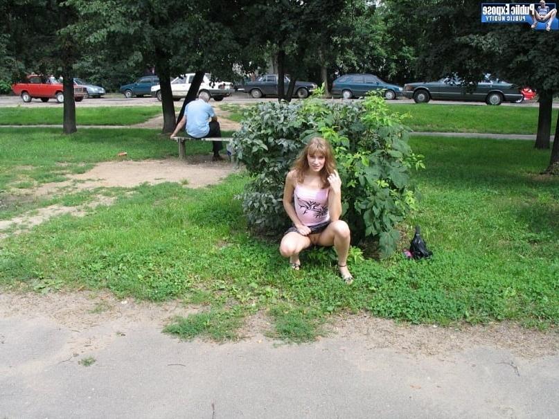 25P Girl in the Park shows her pussy