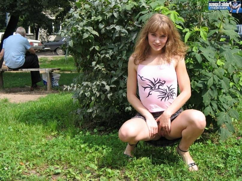 25P Girl in the Park shows her pussy