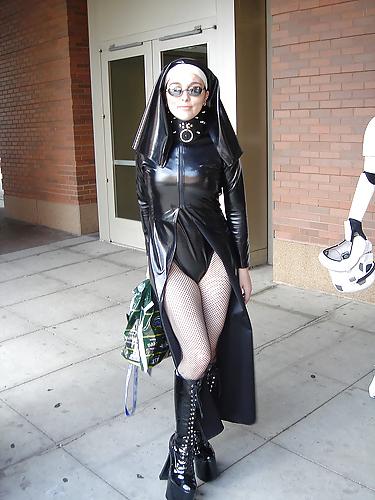 20P Latex Nun 2!