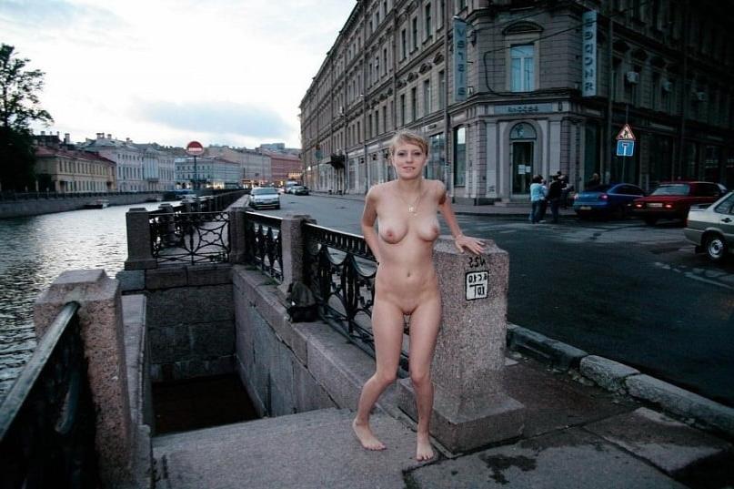 25P Blonde naked walking in the Park