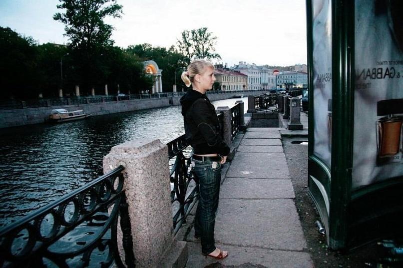 25P Blonde naked walking in the Park