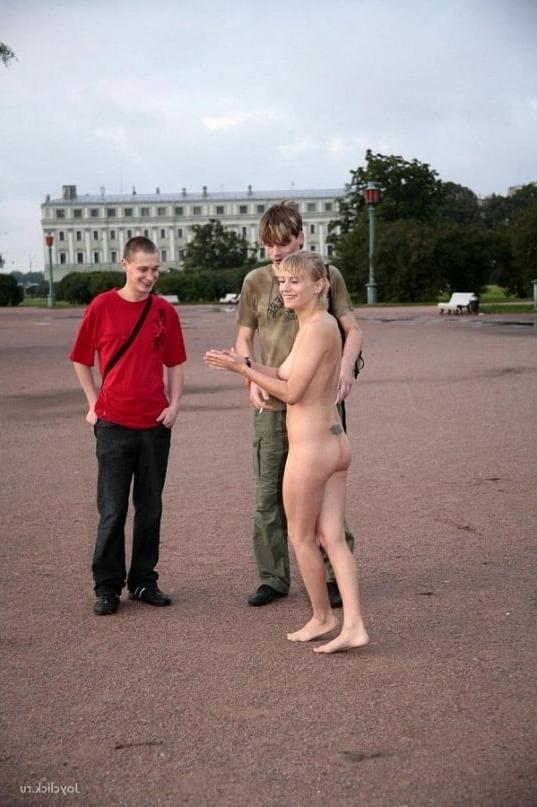 25P Blonde naked walking in the Park
