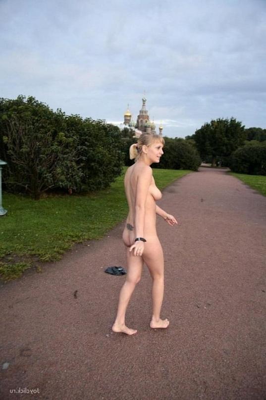 25P Blonde naked walking in the Park