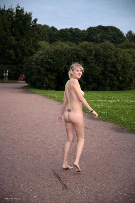 25P Blonde naked walking in the Park
