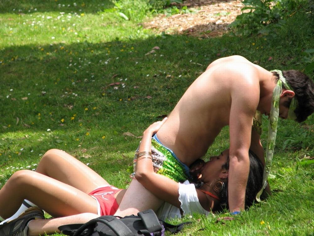 25P Voyeur Fucking In Park