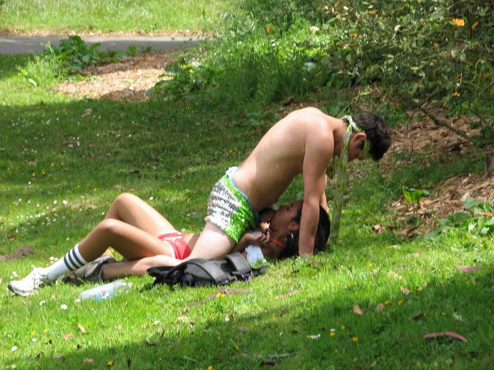 25P Voyeur Fucking In Park