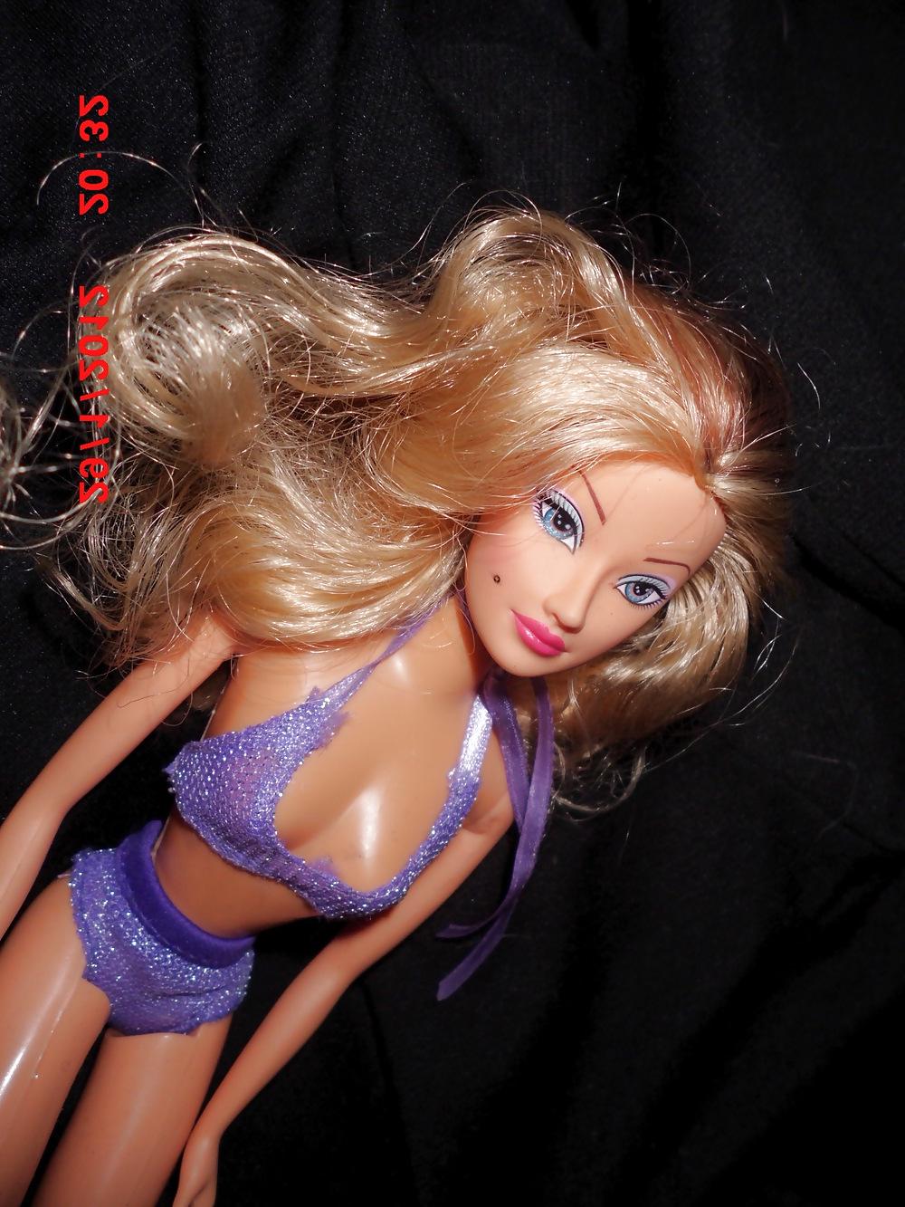 8P Blond doll