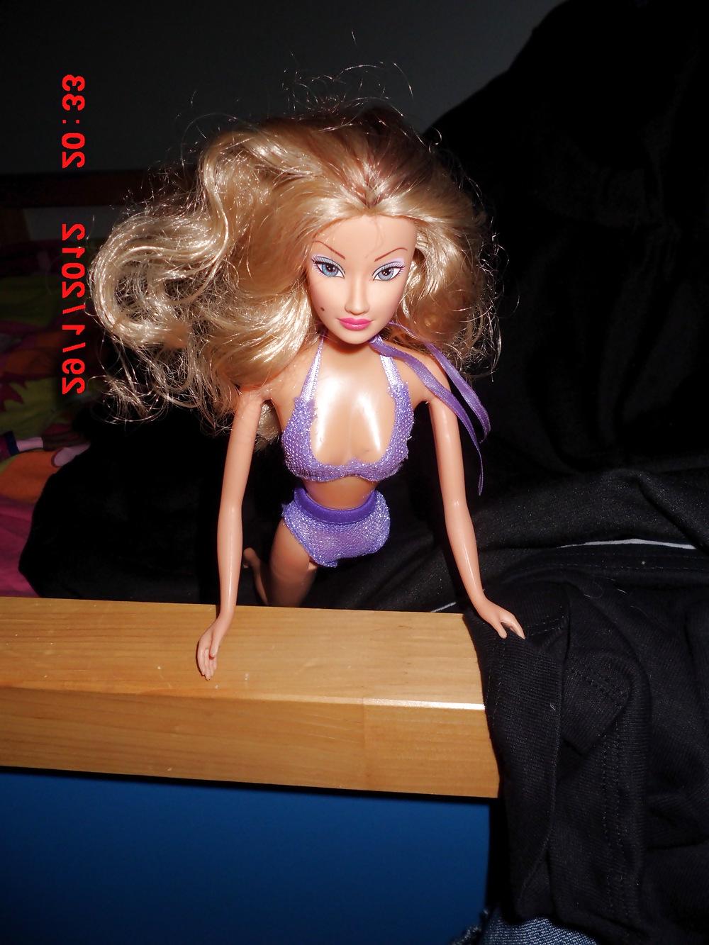 8P Blond doll