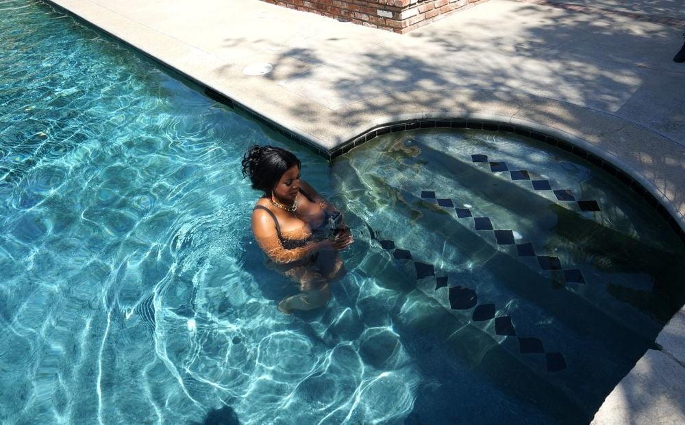 25P Kerryann ..... I Wanna Fuck in the Pool 1.0
