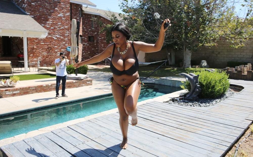 25P Kerryann ..... I Wanna Fuck in the Pool 1.0