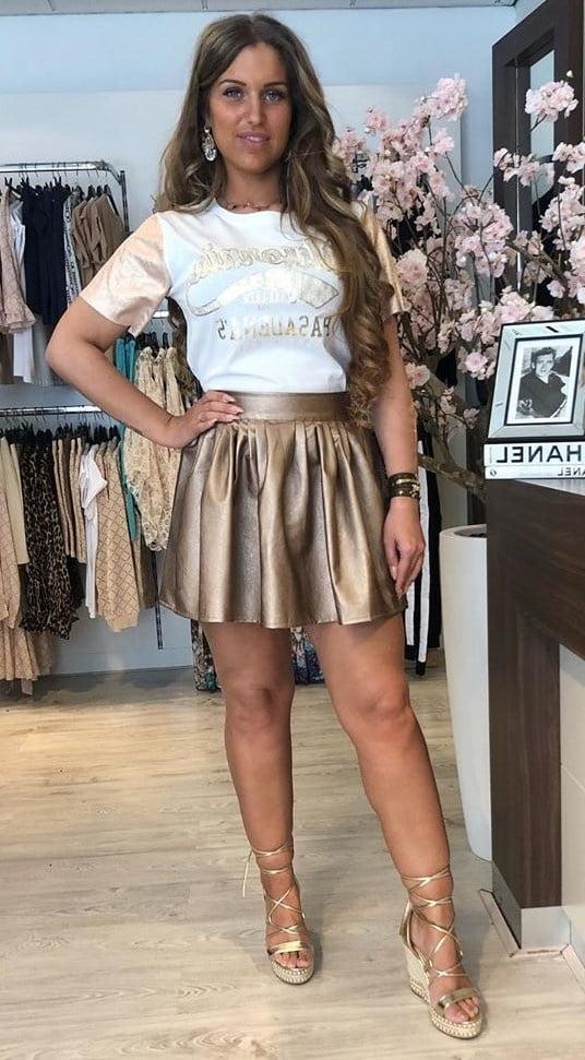 25P Hot Dutch amateur fashionstore owner in short skirt