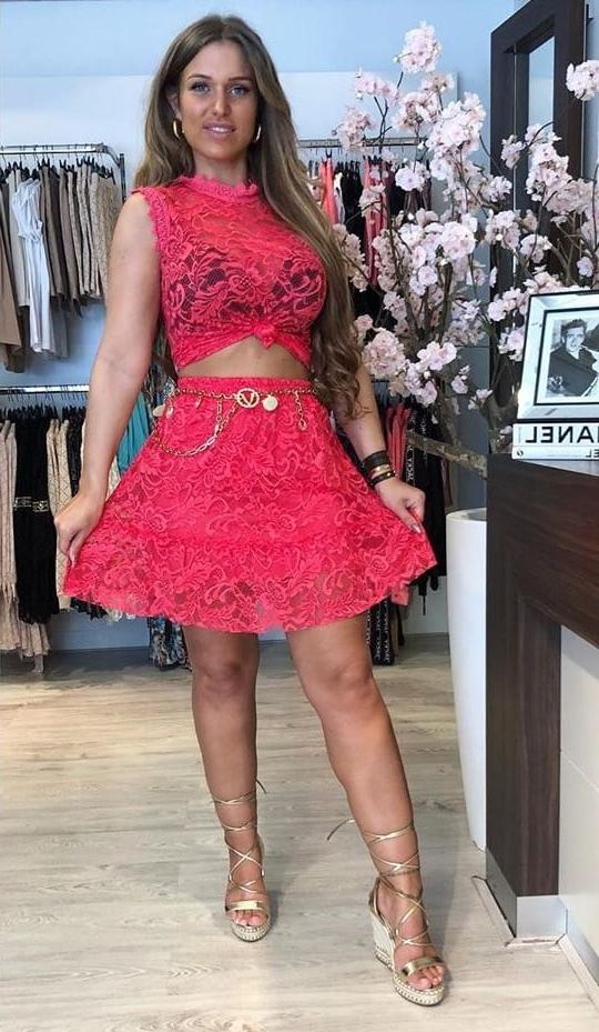 25P Hot Dutch amateur fashionstore owner in short skirt