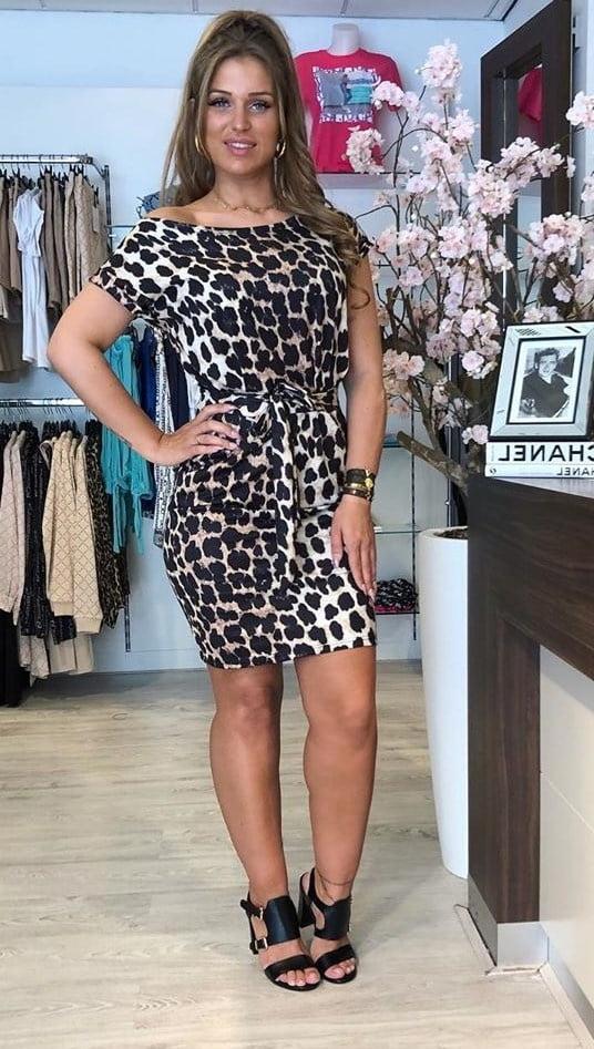 25P Hot Dutch amateur fashionstore owner in short skirt